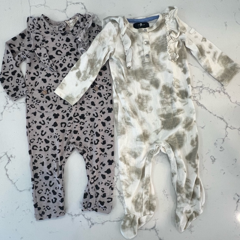 Set of two onesies size 6-9 months